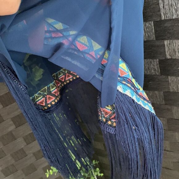 C. Luce Size Small sleeveless top with embroidery/fringe detail - Picture 6 of 8